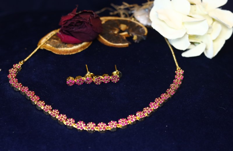 NECKLESS SET BRASS GOLD PLATED COLOUR RED SIZE ADJUSTABLE / FREE SIZE - ADNS-65 (RUBY) NECKLESS SET BRASS GOLD PLATED COLOUR RED SIZE ADJUSTABLE / FREE SIZE - ADNS-65 (RUBY)